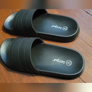 BRAND NEW * M 2/3 * Cat & Jack Black Slip On Slide Sandals Youth Size